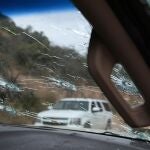 Uno de los vehículos donde se desplazaban miembros de la familia LeBarón, atacado por criminales armados