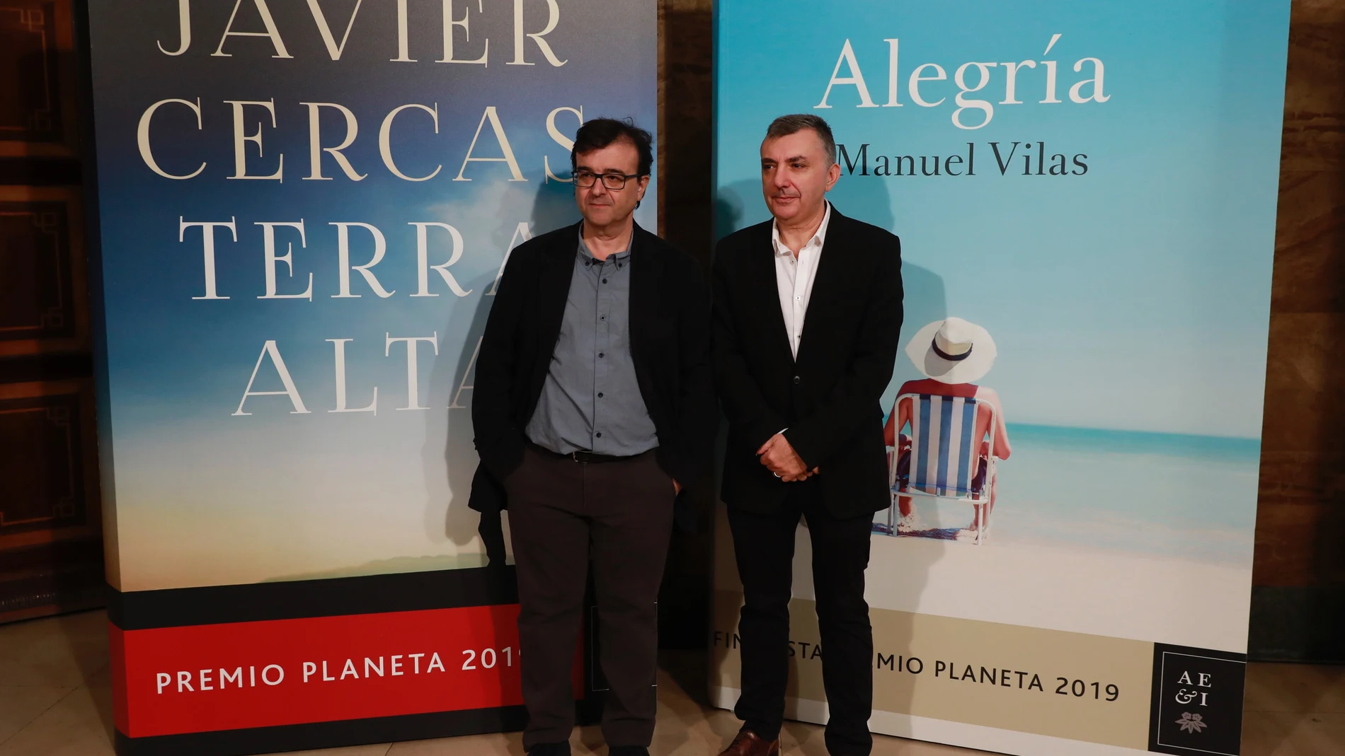 Javier Cercas (izda.) y Manuel Vilas (dcha.), ganador y finalista respectivamente del Premio Planeta 2019