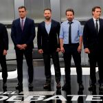 Los cinco candidatos antes de comenzar el debate electoral / Efe