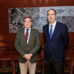 El presidente de la Autoridad Portuaria de Sevilla, Rafael Carmona, y el Comisionado del Polígono Sur, Jaime Bretón / Manuel Olmedo