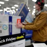 Durante el Black Friday aumentan un 26% las suplantaciones de identidad/Foto: Charlie Riedel / AP