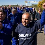 La multinacional Deplhi echó el cierre a su factoría de Puerto Real, en Cádiz, dejando a los trabajadores en la calle / Foto: Efe