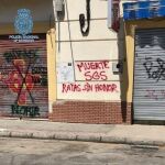 Unas de las pintadas por parte de los grupos radicales / EP