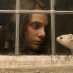 Dafne Keen, como Lyra Belacqua, protagoniza la primera temporada de la nueva serie de HBO «La materia oscura»