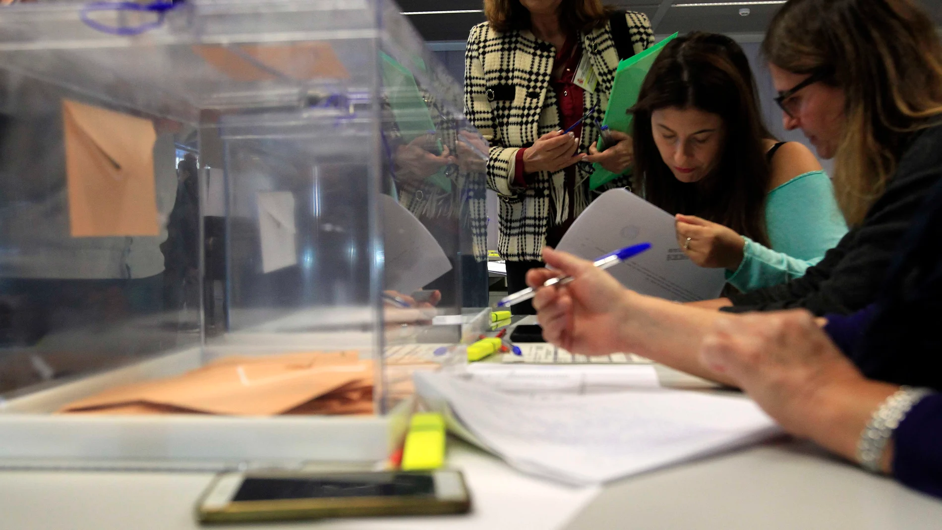 Una mesa electoral