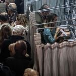 Más de 37 millones de españoles están llamados a elegir este domingo un parlamento que rompa el bloqueo político del país, que encara su cuarta convocatoria electoral en menos de cuatro años.