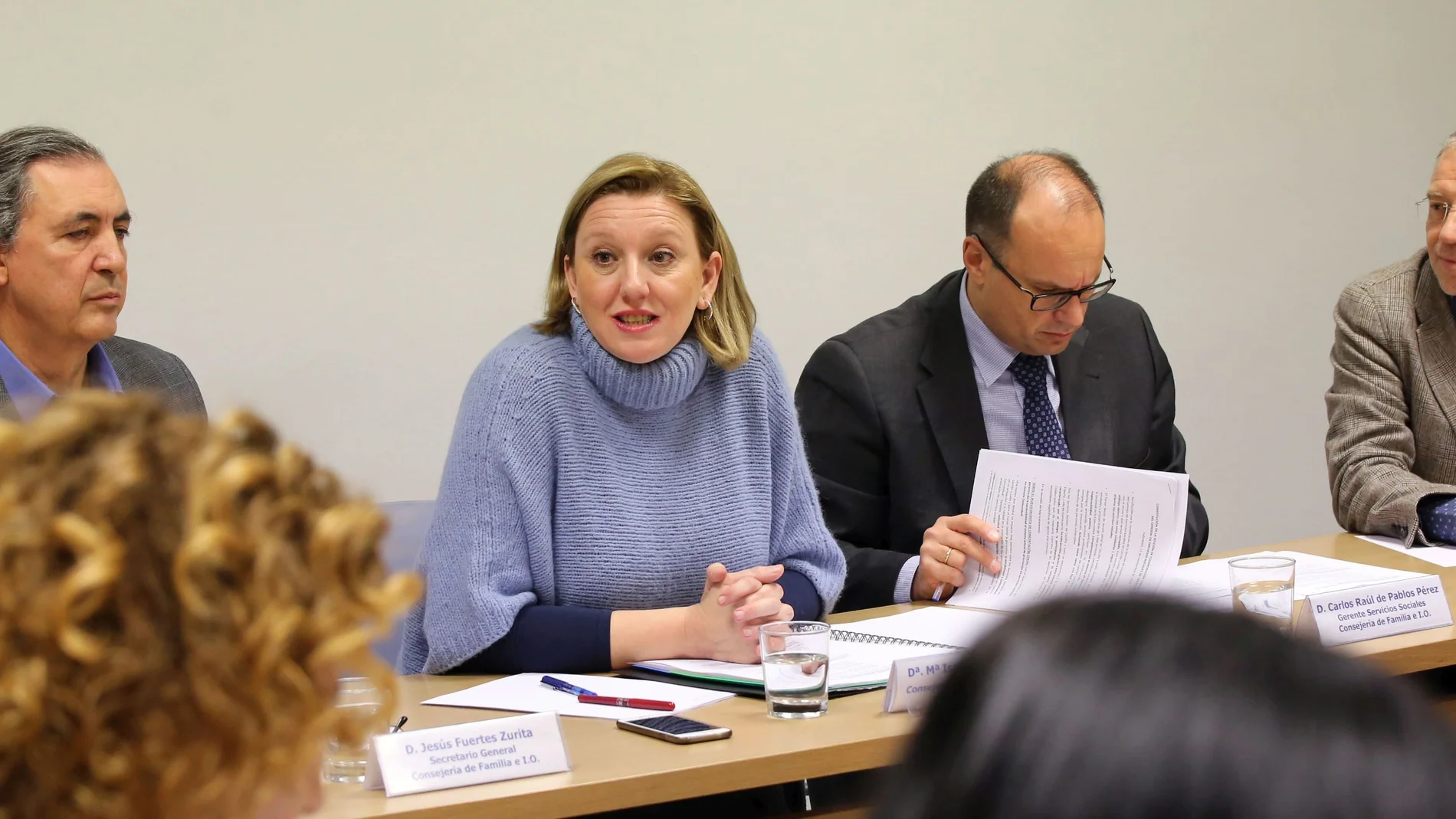 La consejera de Familia e Igualdad de Oportunidades, Isabel Blanco, preside la reunión con los miembros de las asociaciones que integran el Tercer Sector