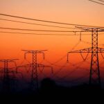Competencia suaviza el hachazo a las energéticas en más de 1.500 millones