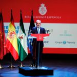 El director de la Real Academia Española (RAE), Santiago Muñoz Machado, durante su intervención / Efe