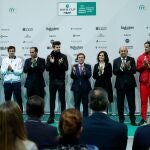 Gerard Piqué, junto a José Luis Martínez-Almeida, Isabel Díaz Ayuso, Albert Costa, Miguel Díaz, Feliciano López, Guido Pella y Santiago Giraldo en la presentación de las Finales de la Copa Davis de Madrid