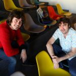 Rubén Pozo (izda.) y Miguel Ángel Hernando, Lichis, publican «Mesa para dos»