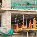 Trabajadores en un edificio en construcción