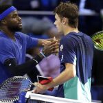 El australiano De Miñaur, a la derecha, es uno de los finalistas del torneo Next Gen ATP Finals
