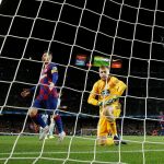 Rubén, de rodillas tras uno de los goles de Messi