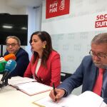 De izquierda a derecha, Manolo Mata, Sandra Gómez y Ramón Vilar