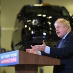 El "premier" británico, Boris Johnson, visita el miércoles una fábrica de coches eléctricos en Warwickshire