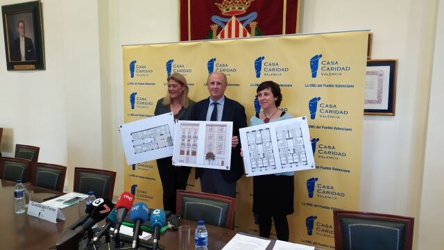 Presentación del nuevo edificio de Casa Caridad con su presidente, Luis Miralles