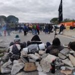 Barricadas en la AP-7 a la altura de Salt (Girona) en una protesta convocada por Tsunami Democràtic contra la sentencia del 1-O