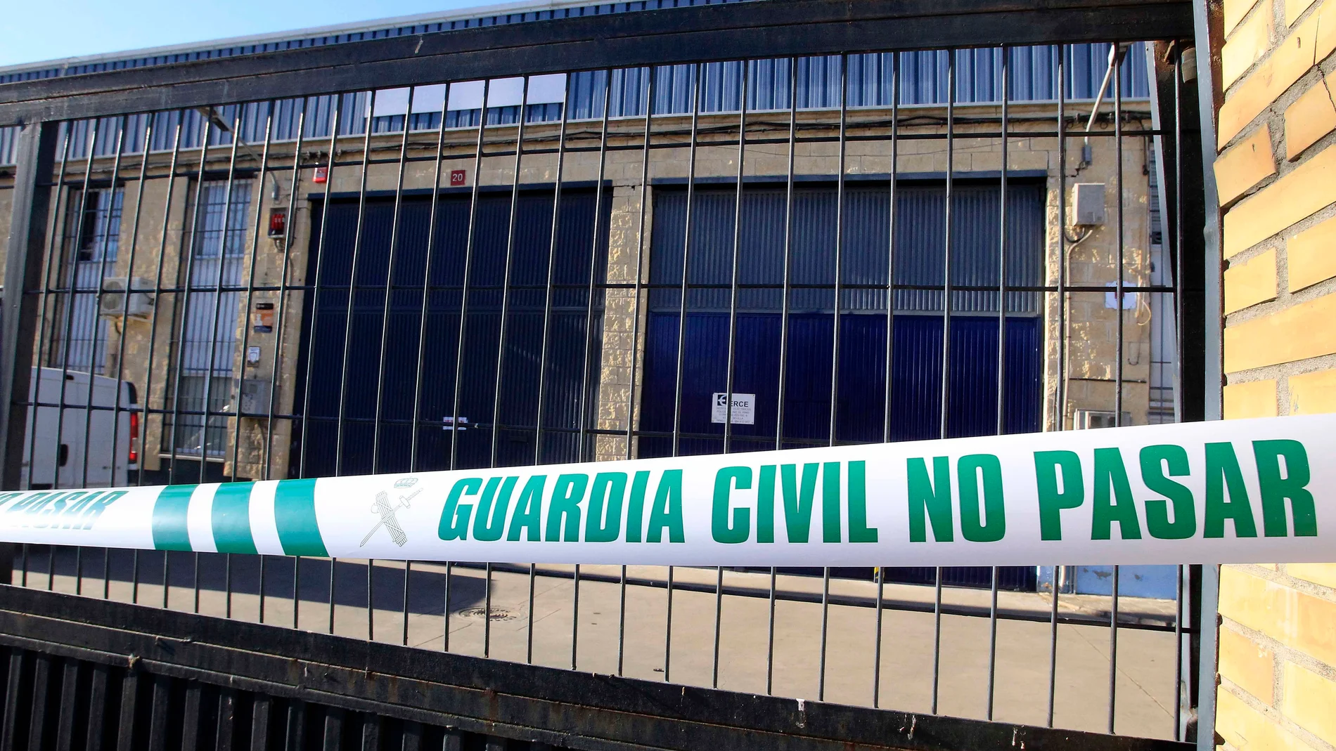 Vista de una empresa precintada tras un brote de listeriosis