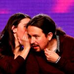 Irene Montero junto a Pablo Iglesias en un acto de cierre de la pasada campaña