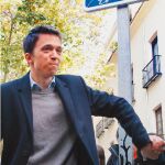 Íñigo Errejón, ayer, tras depositar su voto en el colegio electoral. Foto: Connie G. Santos