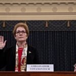 La ex embajadora en Ucrania Marie Yovanovitch compareció ayer en la Comisión de Inteligencia del Congreso de EE UU/AP