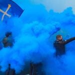 Recibimiento de la afición del Real Oviedo al autobús de su equipo al Carlos Tartiere