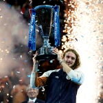 Tsitsipas, con el trofeo de campeón de la Copa Masters