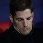 Robert Moreno, en el banquillo durante el partido contra Rumanía