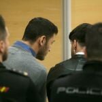 Dos de los cuatro miembros de La Manada, Alfonso Jesús Cabezuelo y José Ángel Prenda, durante el juicio por abusos en Pozoblanco