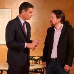 Sánchez e Iglesias piden un cheque en blanco a sus bases para gobernar