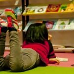 Según ópticos-optometristas, existen varios signos o síntomas que pueden servir de voz de alarma para que los padres detecten la existencia de un problema visual a tiempo