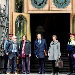 Quim Torra, a las puertas del TSJC, ayer, acompañado por su mujer, Carola Miró; y sus abogados, Gonzalo Boye e Isabel Elbal