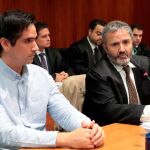 Rodrigo Lanza (izda.), junto a su abogado, Endika Zulueta, en una sesión del juicio celebrado en la Audiencia Provincial de Zaragoza