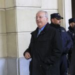 El exconsejero de Empleo Antonio Fernández, a su llegada a la Audiencia de Sevilla