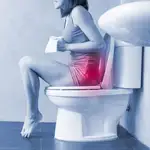 Levantar las rodillas por encima de las caderas coloca en mejor situación el intestino para evacuar