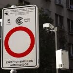 ¿Me pueden multar cada vez que entre con el coche a una zona restringida al tráfico? La respuesta es No
