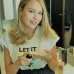 Esmeralda Moya usando Atashi.