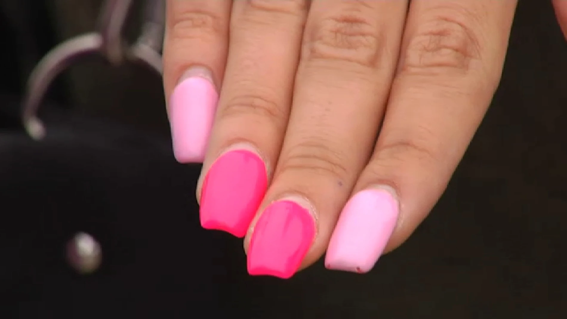 Imagen de uñas pintadas