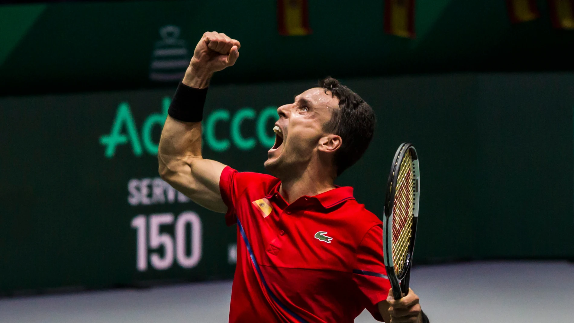 Roberto Bautista celebra la victoria ante Aliassime