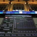 GRAF6640. MADRID, 25/11/2019.- Vista del índice del IBEX 35 en el parqué de la Bolsa de Madrid este lunes. El principal indicador de la Bolsa española, el IBEX 35, subía un 0,70 % minutos después de la apertura de la sesión y comenzaba la semana por encima de los 9.300 puntos, impulsado por un posible acuerdo comercial entre China y EEUU. EFE/Fernando Alvarado