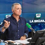 Juan Ramón Lucas, encargado del programa de Onda Cero "La Brújula"
