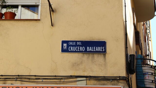 Placa de la calle del Crucero Baleares