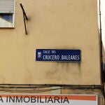 Placa de la calle del Crucero Baleares