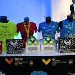 Camisetas y medallas oficiales de la competición de este año