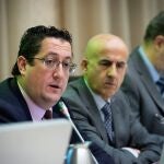 El director general de Economía y Estadística del Banco de España, Óscar Arce, a la izquierda de la imagen