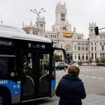 Un autobús en la Plaza de Cibeles
