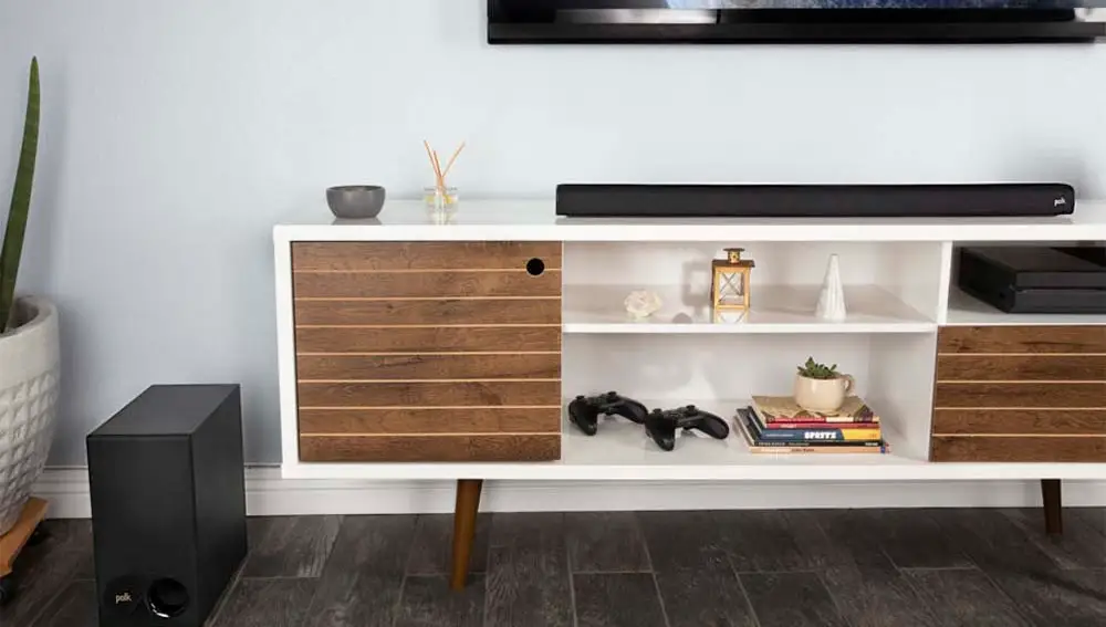 El subwoofer inalámbrico puede ir junto al televisor o en cualquier lugar oculto, mejorando la respuesta en graves.