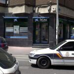 Brutal asalto a un marchante de joyas frente al parque Juan Carlos I