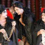 De izda. a dcha., Juan Carlos Naya, Juan Ribó y Luis Perezagua, en una escena de «Orquesta de señoritas»